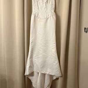 Elegant White Strapless Dress
